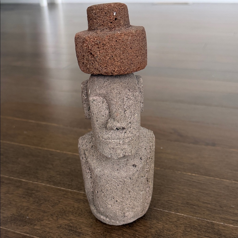 🗿 Easter Islands Moai Sculpture